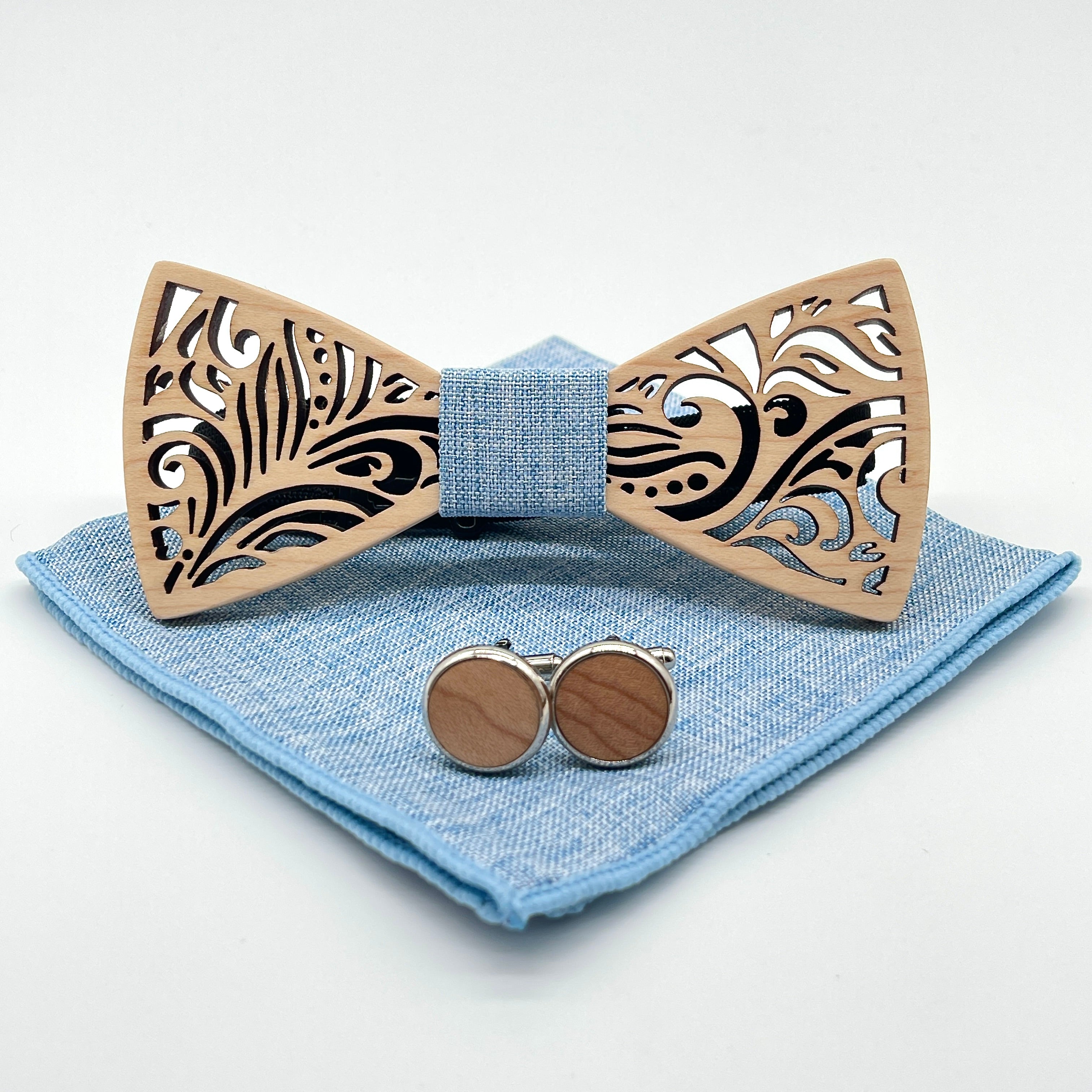 Holzfliege Set mit Einstecktuch & Manschettenknöpfen – Handgefertigte Herren Fliege mit Leinen-Einstecktuch in Hellblau – Hochzeit & Geschenkidee