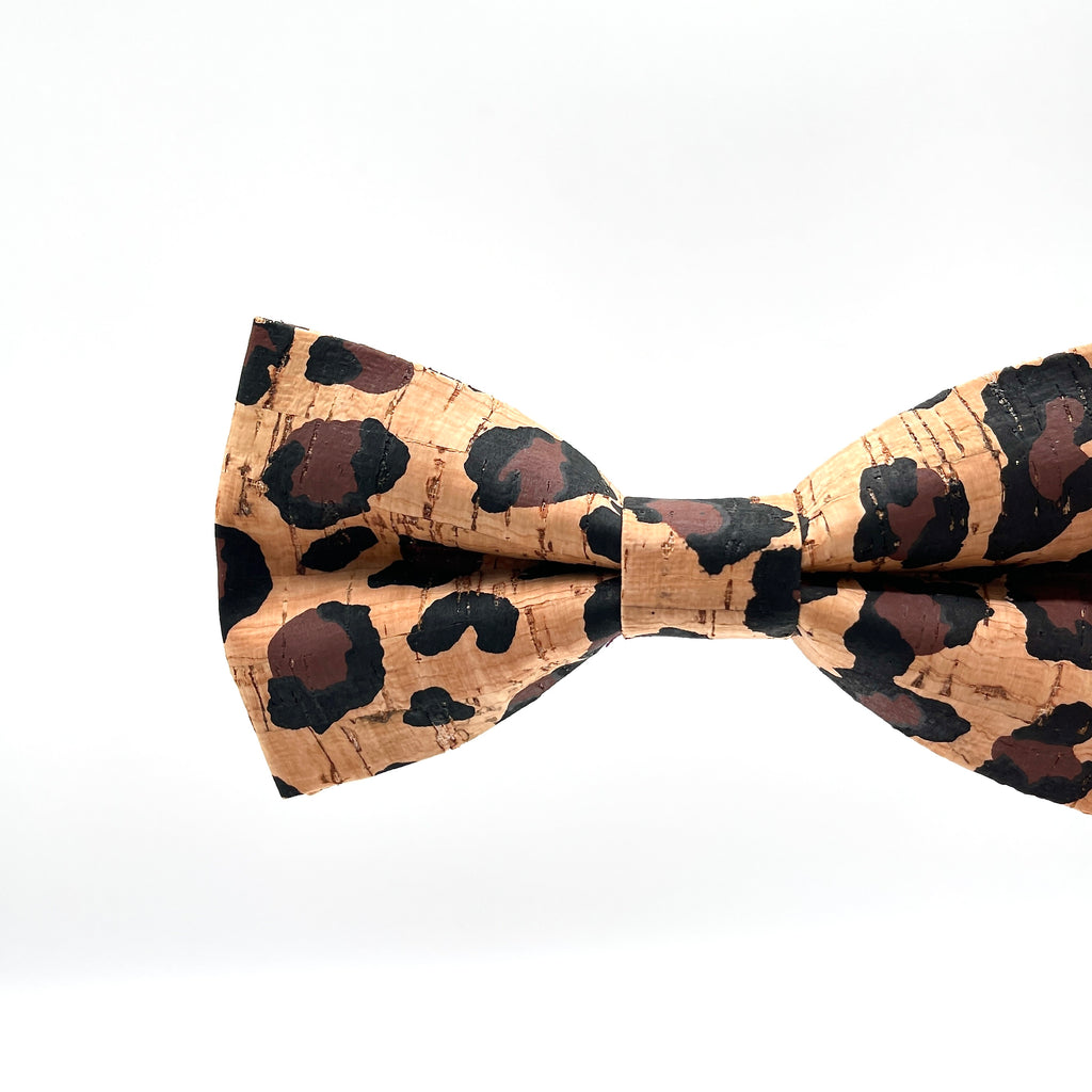 Handgefertigte Kork Fliege – Leopard Design – Vegane Herren Fliege aus Naturkork – Hochzeit, Party & Geschenkidee